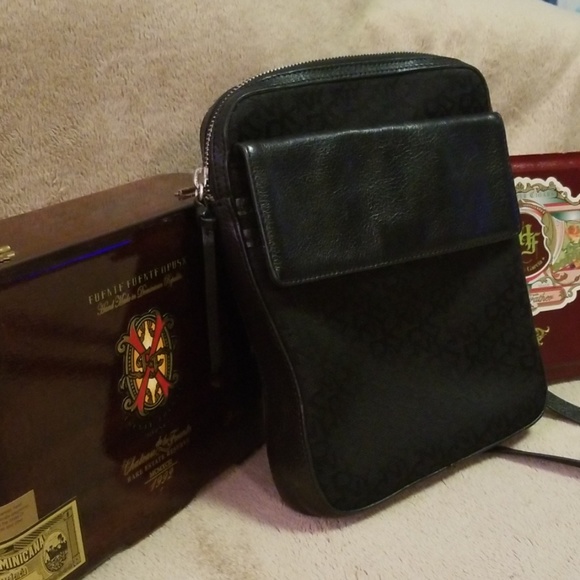 Dkny Handbags - 💥💥Host pick 💥💥DKNY cross body vintage